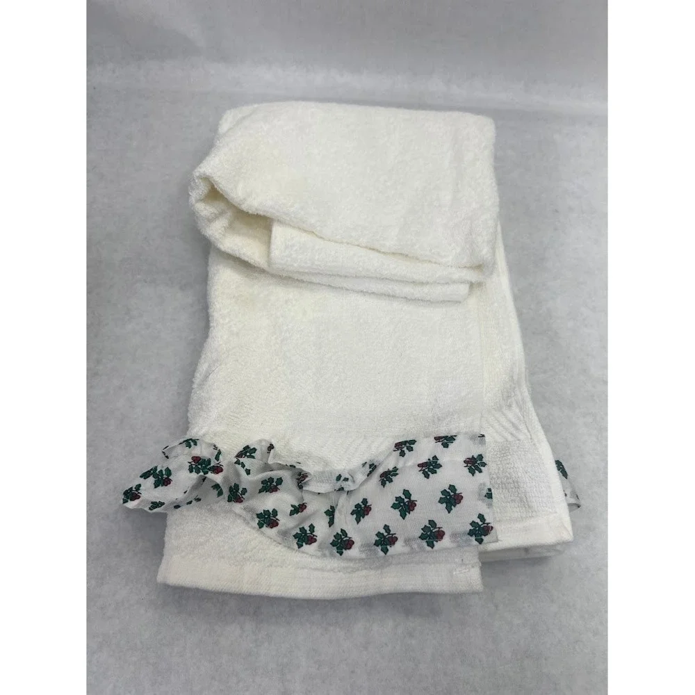 Bathworks White Cotton Hand Towel Merry Christmas Teddy Bear Tree Ruffle Trim